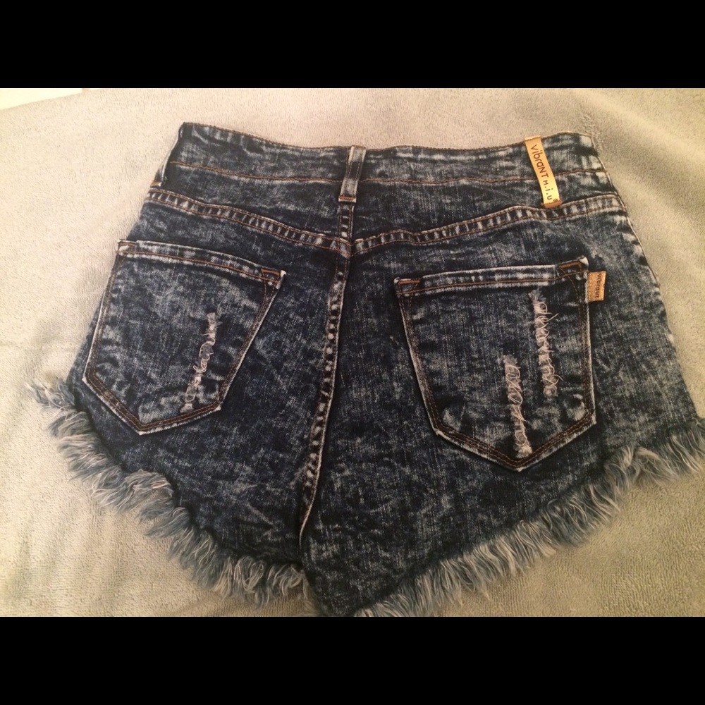 M.i.U Distressed Shorts - Picture 4 of 7